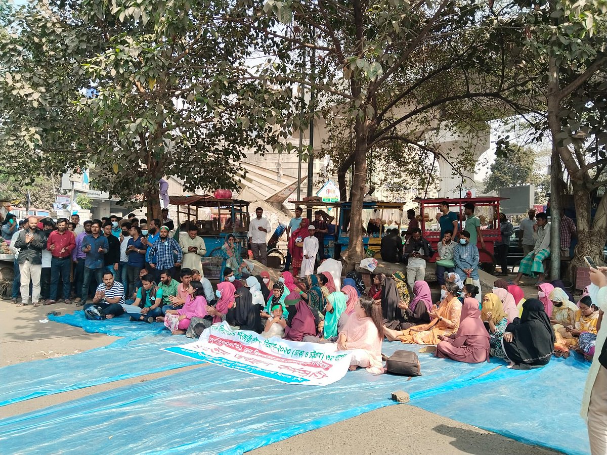 প্রাথমিকের তৃতীয় ধাপে নিয়োগের দাবিতে আজ শনিবার সকাল ৯টা থেকে রাজধানীর শাহবাগে জাতীয় জাদুঘরের সামনে অবস্থান কর্মসূচি পালন করছেন আন্দোলনকারীরা