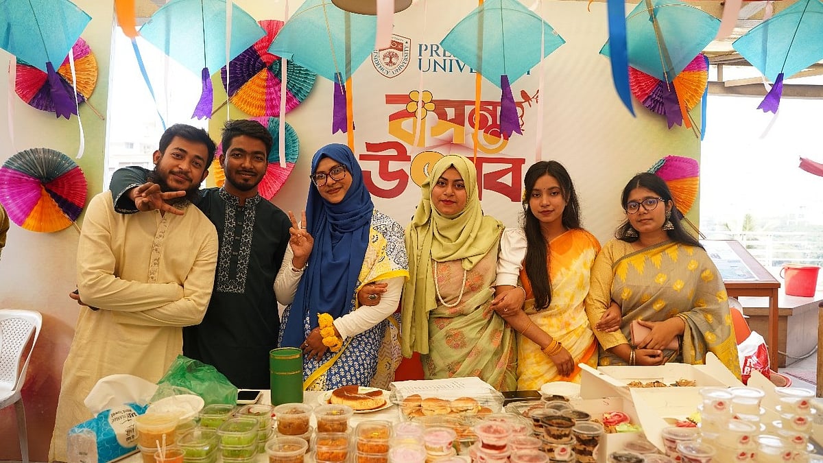 বিভিন্ন বিভাগের শিক্ষার্থীদের অংশগ্রহণে ছিল পিঠাপুলির মেলা