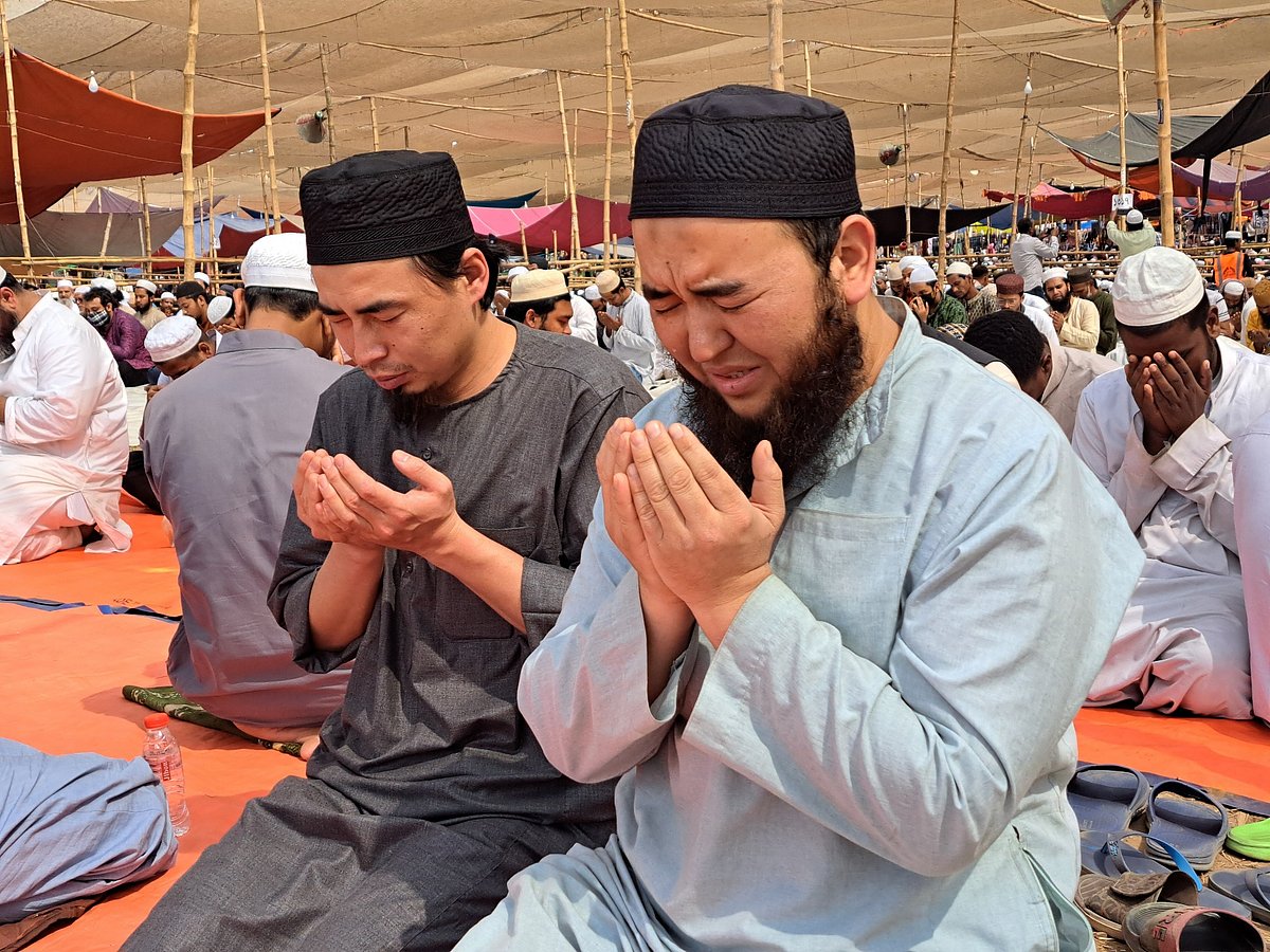 আখেরি মোনাজাতের মধ্য দিয়ে শেষ হলো ইজতেমার তৃতীয় ধাপ। আজ রোববার দুপুরে