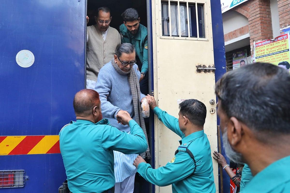 রাশেদ খান মেনন ও হাসানুল হক ইনুকে আজ সোমবার ঢাকার আদালতে হাজির করা হয়