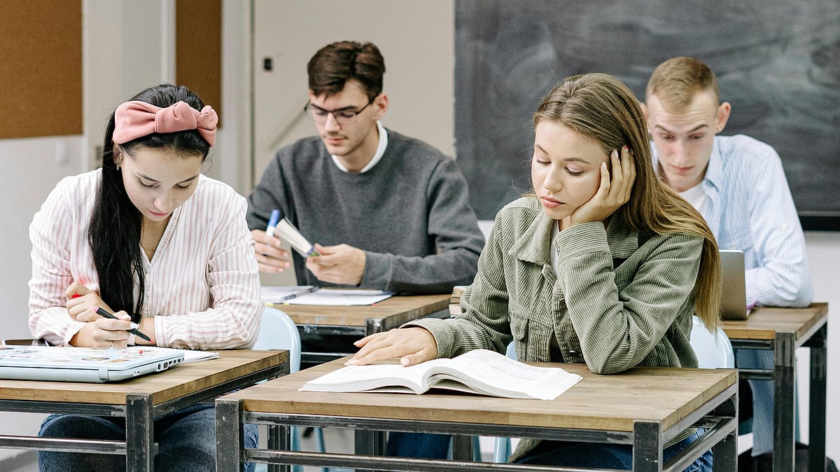 বিশ্বজুড়ে যুব বেকারত্ব গুরুতর সমস্যা হয়ে দাঁড়িয়েছে