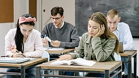কানাডায় তরুণদের বেকারত্ব ১৪.১%, সংকটে দক্ষিণ এশীয় ও বাংলাদেশি শিক্ষার্থীরা