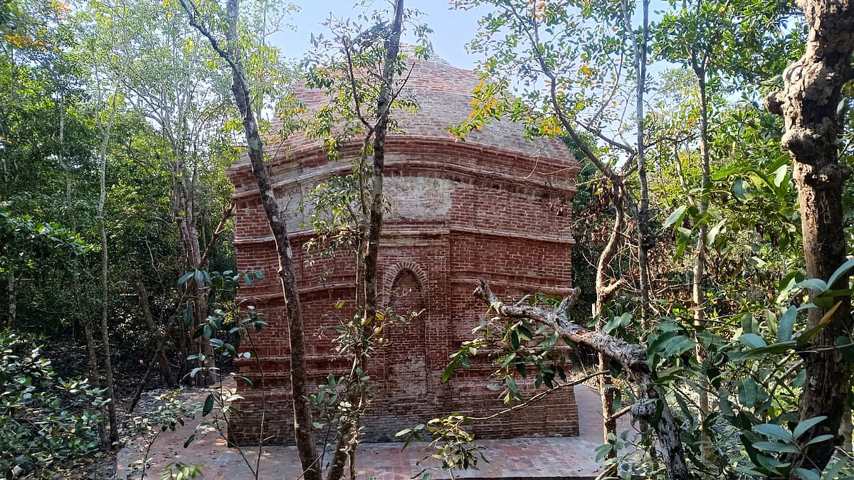 সুন্দরবনের শেখেরটেক এলাকার প্রাচীন মন্দিরটি সম্প্রতি সংস্কার করা হয়েছে। ১৪ ফেব্রুয়ারি সুন্দরবনের শেখেরটেক ইকো-ট্যুরিজম কেন্দ্র থেকে তোলা