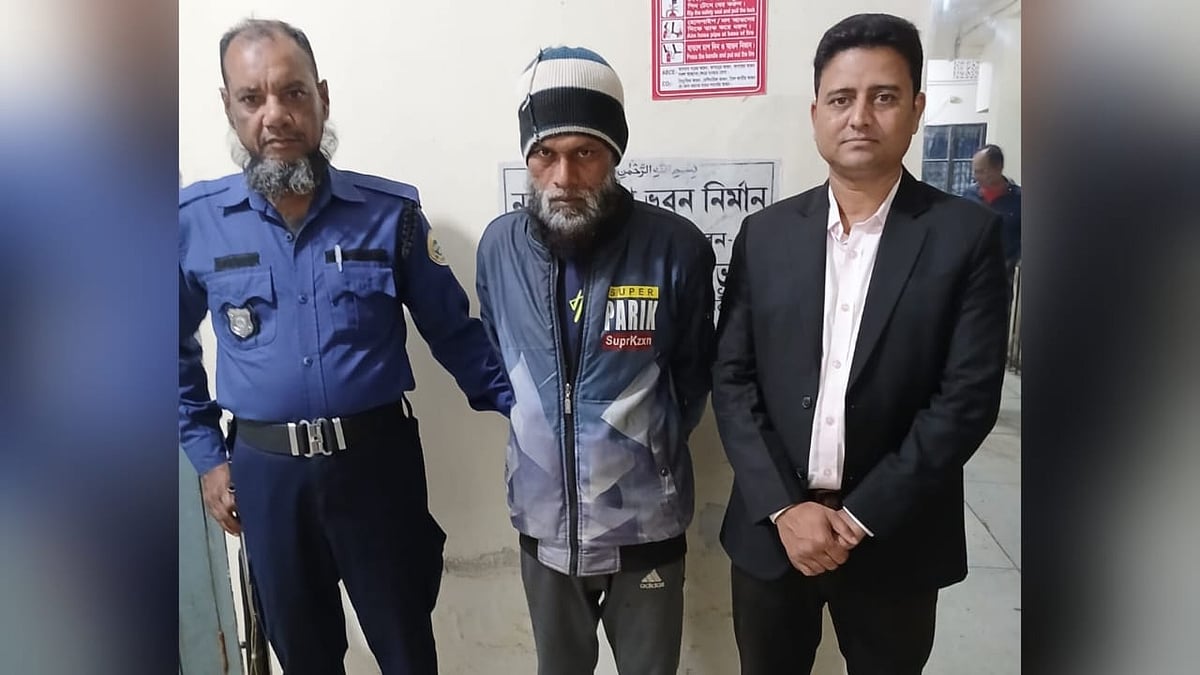 গ্রেপ্তার আসামি বাদল হাওলাদার। গতকাল সোমবার রাতে