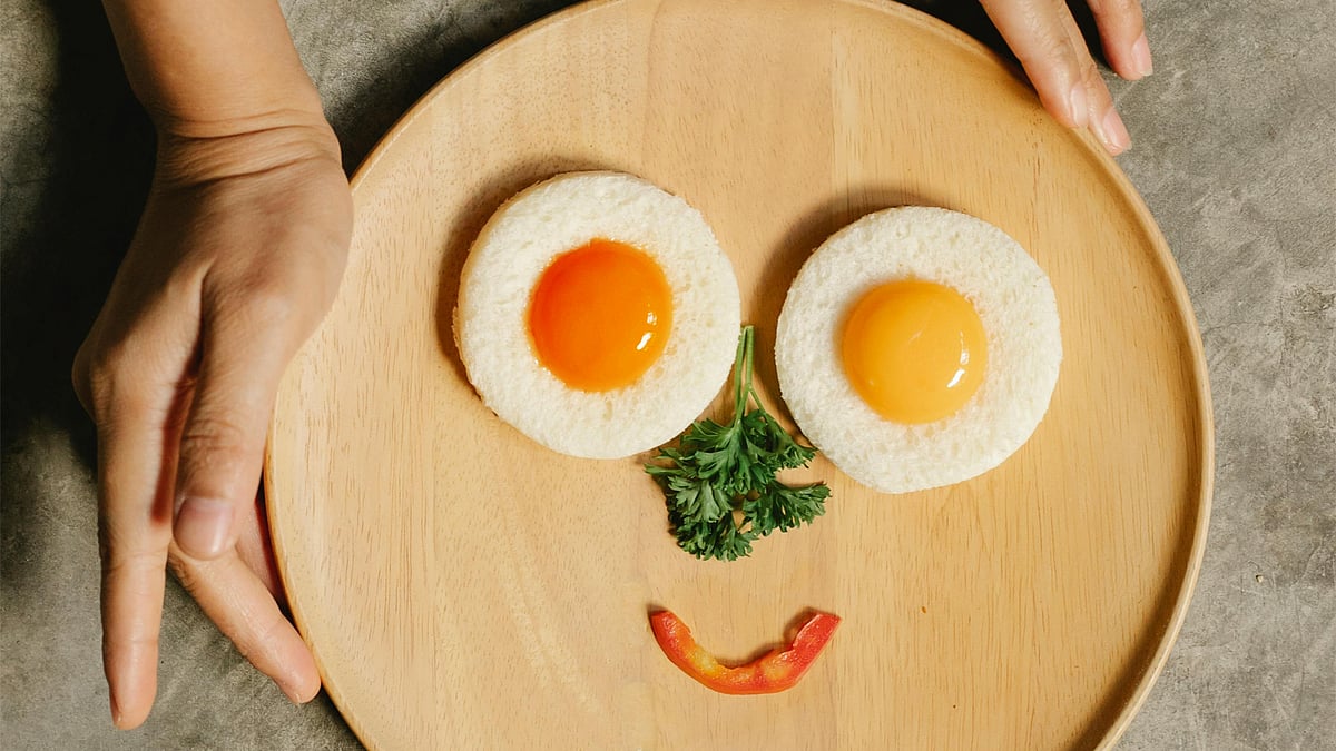 মুরগি বা হাঁসের খাবারের ওপর নির্ভর করে ডিমের কুসুমের রং