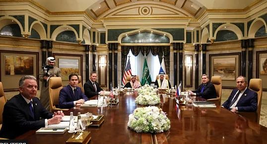 Rus ayol yosh yigitlarni sikadi