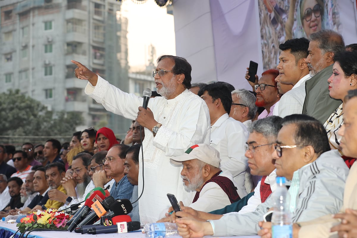 বগুড়া জেলা বিএনপির আয়োজনে জনসভায় প্রধান অতিথির বক্তব্য দেন দলের চেয়ারপারসনের উপদেষ্টা মোহাম্মদ আবদুস সালাম। গতকাল সোমবার বিকেলে শহরের আলতাফুন্নেছা খেলার মাঠে