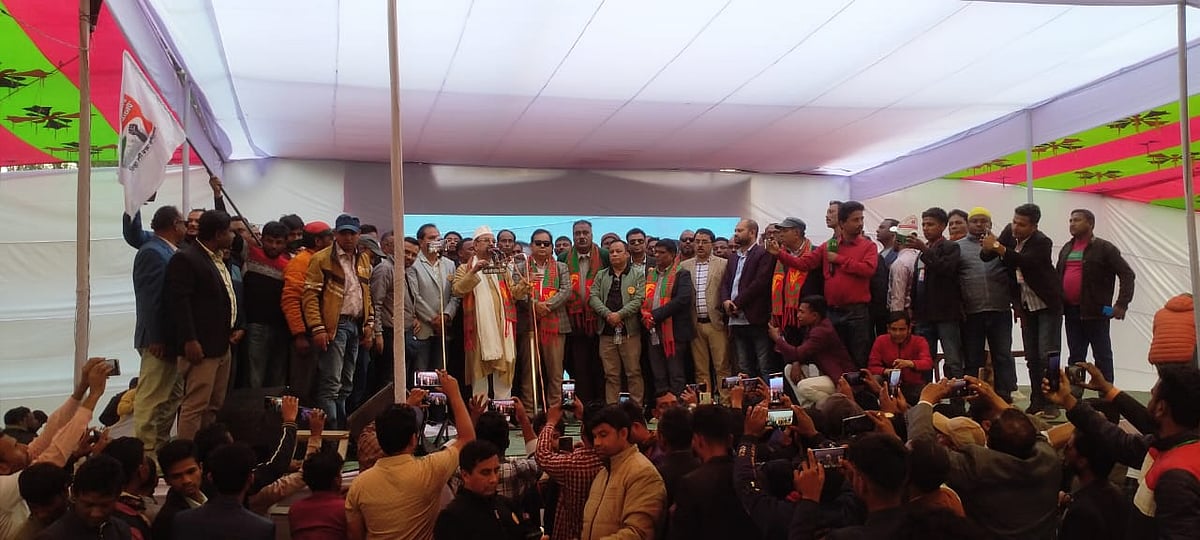 বিএনপির অবস্থান কর্মসূচির অনুষ্ঠানে প্রধান অতিথির বক্তব্য দেন গয়েশ্বর চন্দ্র রায়। আজ মঙ্গলবার সন্ধ্যায় নীলফামারীর ডালিয়া তিস্তা ব্যারাজ এলাকার হেলিপ্যাড মাঠে