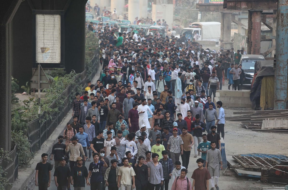 আওয়ামী লীগকে নিষিদ্ধের দাবিতে বৈষম্যবিরোধী ছাত্র আন্দোলনের নতুন তিন কমিটির নেতৃত্বে গণপদযাত্রা। আজ বিকেলে চট্টগ্রামের দুই নম্বর গেট এলাকায়