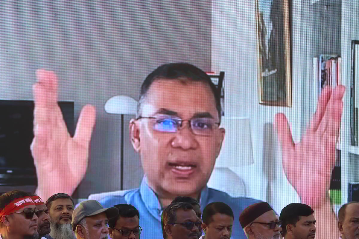 তিস্তা নদীর পানির ন্যায্য হিস্যার দাবিতে রংপুর বিভাগের পাঁচ জেলার ১১টি স্থানে আয়োজিত কর্মসূচিতে ভার্চ্যুয়ালি যুক্ত হয়ে বক্তব্য দেন তারেক রহমান। মঙ্গলবার বিকেলে