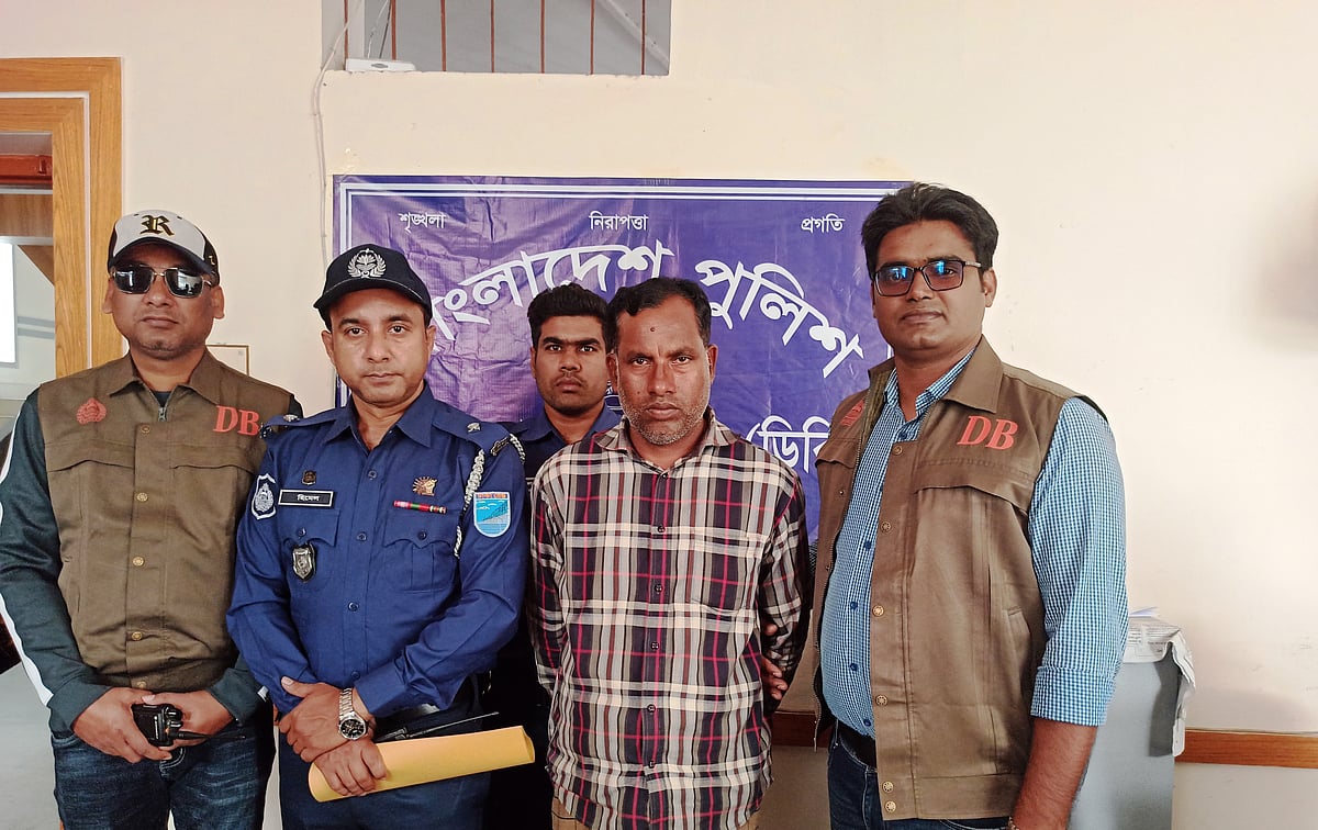 অভিযুক্ত হুমায়ুন কবির