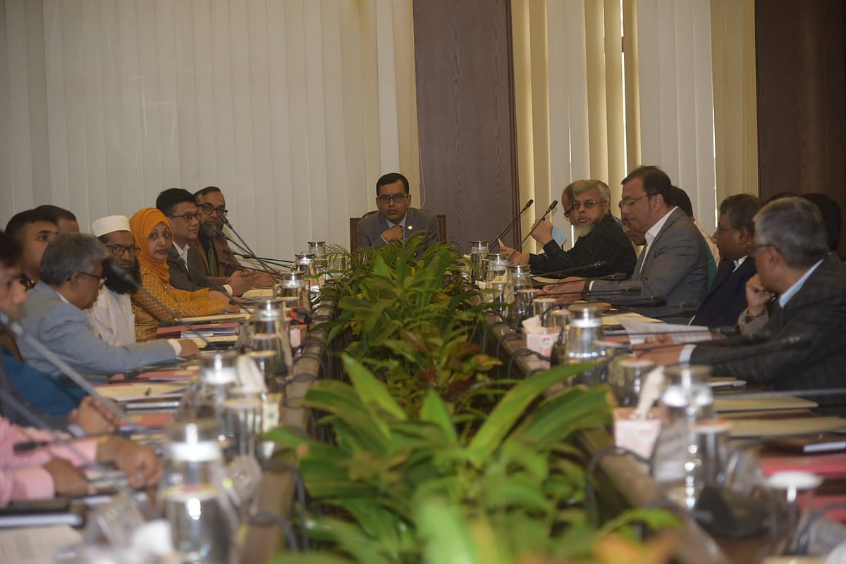 বুধবার ঢাকা দক্ষিণ সিটি করপোরেশনের বোর্ড সভায় শেখ পরিবারের নাম বাদ দেওয়ার সুপারিশ করা হয়েছে