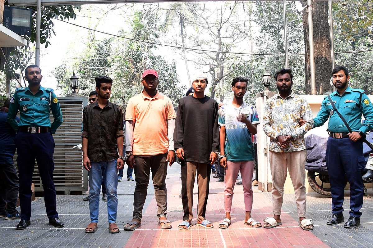 গ্রেপ্তার হওয়া পাঁচ ব্যক্তি