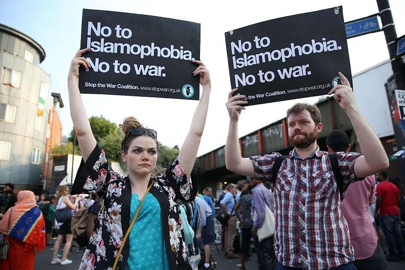 লন্ডনে যুদ্ধ ও ইসলামভীতির বিরুদ্ধে বিক্ষোভ