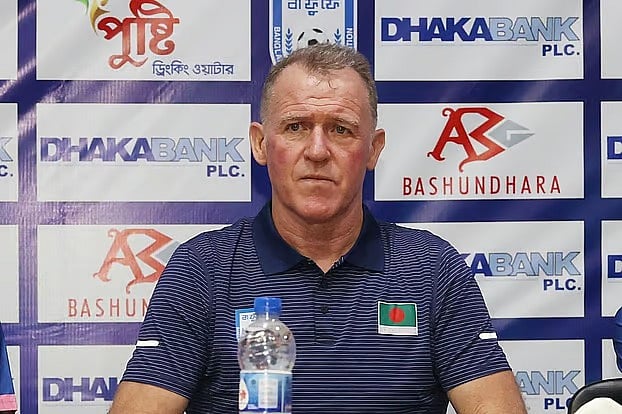 বাংলাদেশ জাতীয় নারী ফুটবল দলের প্রধান কোচ পিটার বাটলার