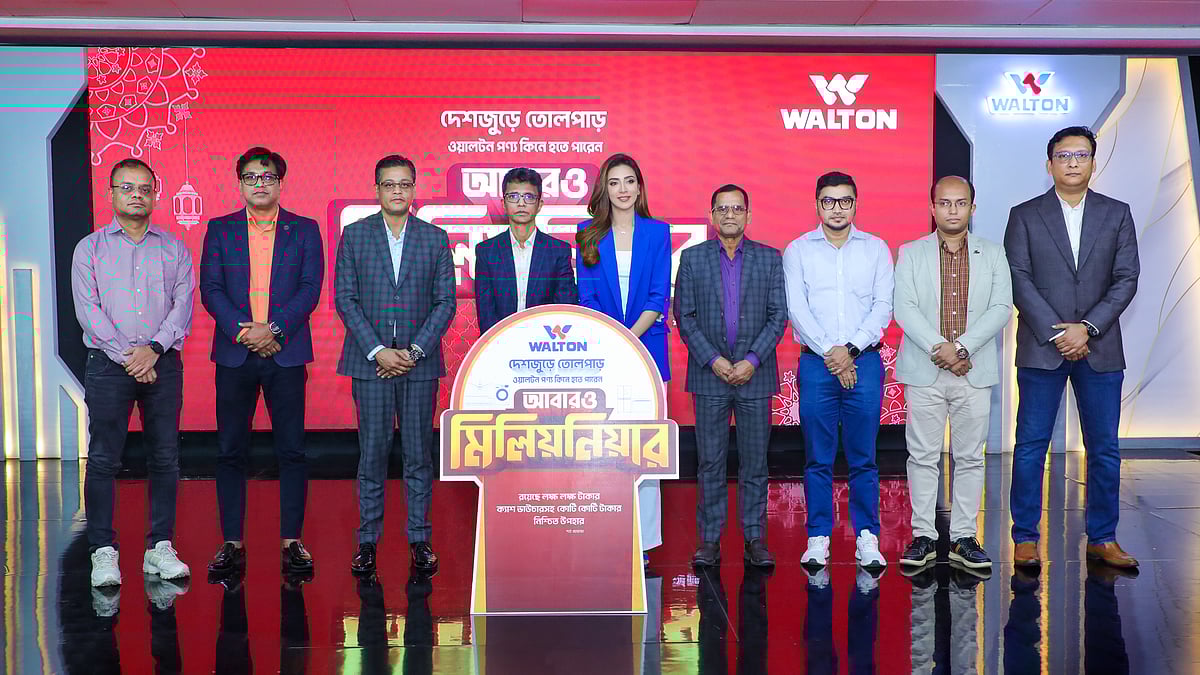 ‘ডিজিটাল ক্যাম্পেইন সিজন-২২’ উদ্বোধন করছেন ওয়ালটনের ঊর্ধ্বতন কর্মকর্তারা