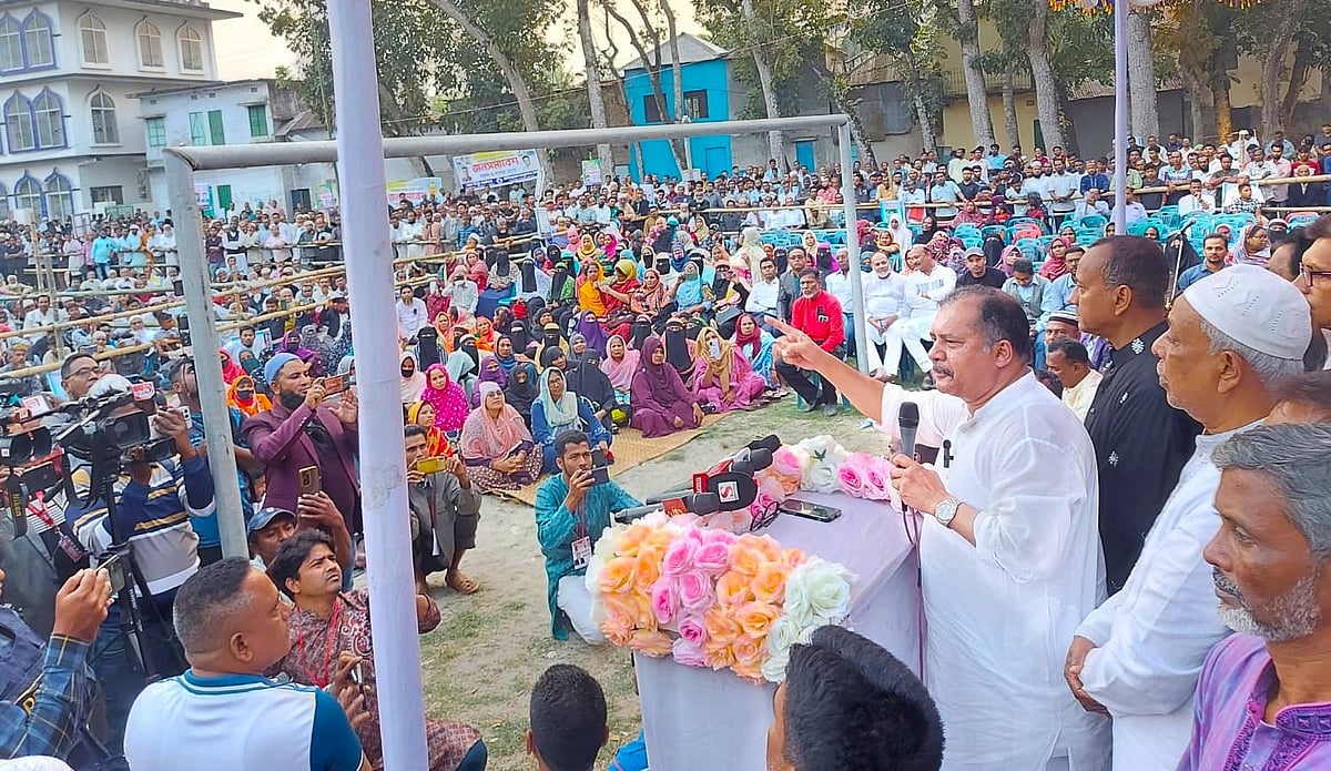 বরিশালে আয়োজিত জনসভায় বক্তব্য দেন বিএনপি চেয়ারপারসনের উপদেষ্টা জহির উদ্দিন স্বপন। শুক্রবার বিকেলে আগৈলঝাড়া বিএইচপি একাডেমি ময়দানে