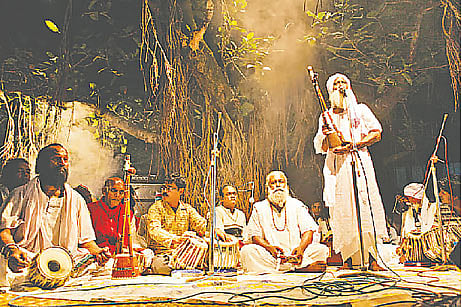 বাংলা ভাষা ও সাহিত্যে বৌদ্ধ, বৈষ্ণব ও সুফিদের মতো জৈন, নৈয়ায়িক, নাথপন্থী ও বাউলদেরও গুরুত্বপূর্ণ অবদান আছে