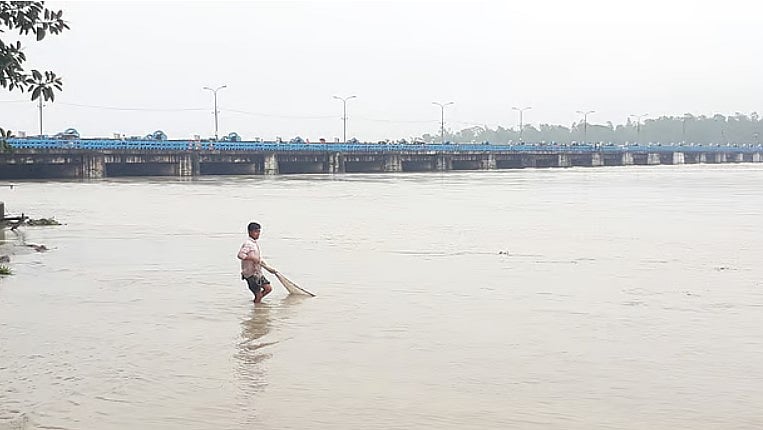 ভারতের হঠাৎ পানি ছেড়ে দেওয়া নদীভাঙনের অন্যতম কারণ।