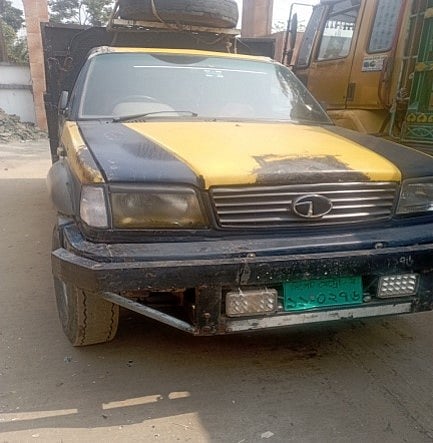 সিলেটে ভারতীয় কমলাভর্তি পিকআপ জব্দ করেছে পুলিশ