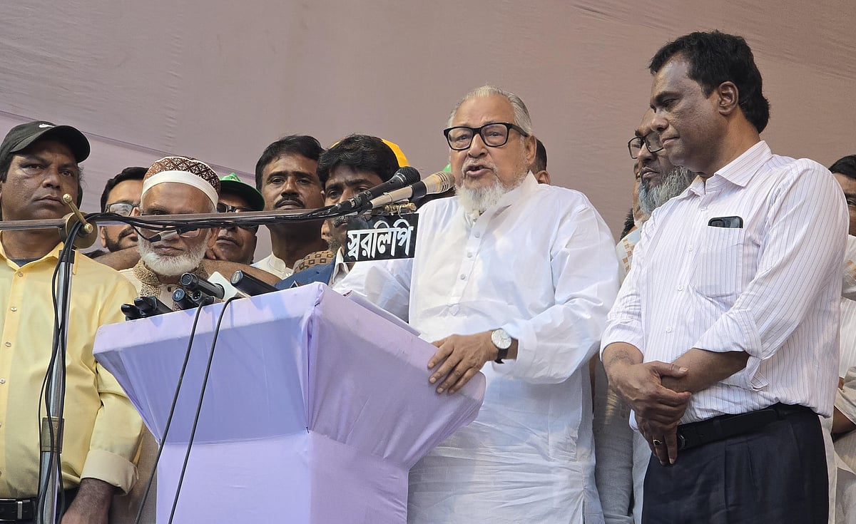 টাঙ্গাইলে কারামুক্ত বিএনপি নেতা আবদুস সালামের গণসংবর্ধনা অনুষ্ঠানে প্রধান অতিথির বক্তব্য দেন নজরুল ইসলাম খান। রোববার বিকেলে শহরের শহীদ স্মৃতি পৌর উদ্যানে