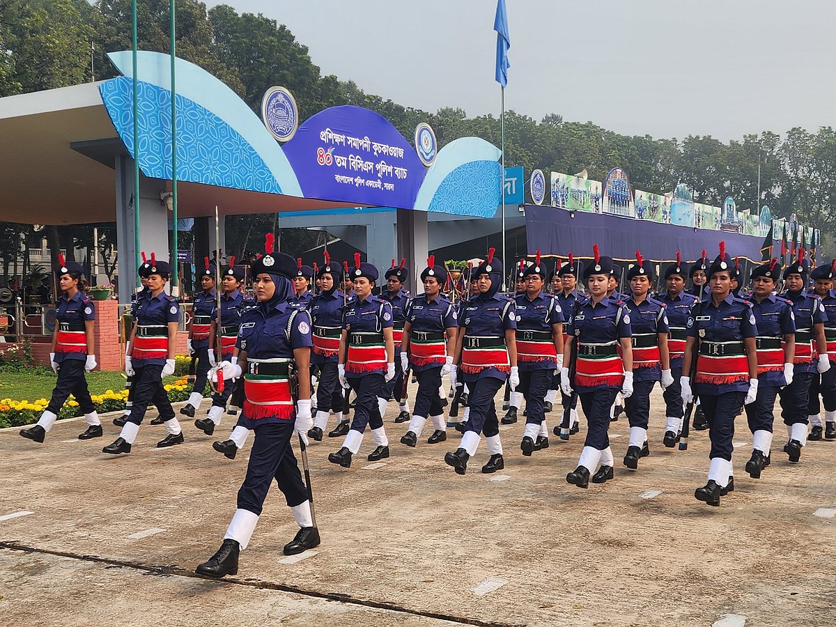 রাজশাহীর সারদায় শিক্ষানবিশ এএসপিদের প্রশিক্ষণ সমাপনী কুচকাওয়াজ অনুষ্ঠিত হয়েছে। আজ রোববার সকালে সারদায় বাংলাদেশ পুলিশ একাডেমিতে