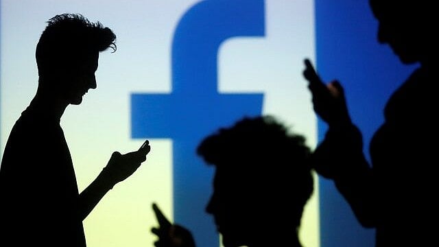 ফেসবুক পোস্ট কারা দেখতে পারবেন, তা নির্ধারণ করে দেওয়া যায়