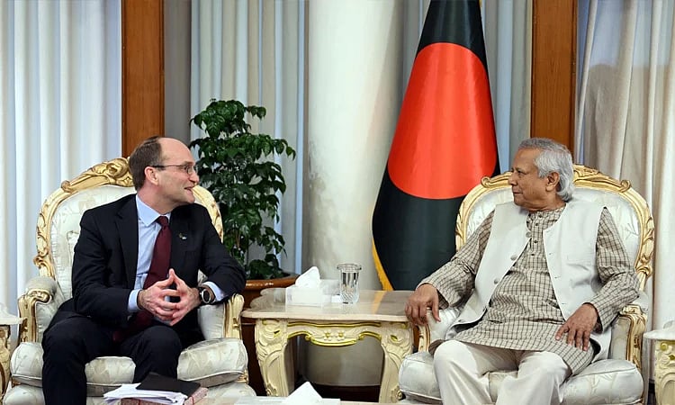 অন্তর্বর্তী সরকারের প্রধান উপদেষ্টা অধ্যাপক মুহাম্মদ ইউনূস ও সুইডিশ ইন্টারন্যাশনাল ডেভেলপমেন্ট কো-অপারেশন এজেন্সির (সিডা) মহাপরিচালক জ্যাকব গ্রানিট। গতকাল রোববার রাষ্ট্রীয় অতিথি ভবন যমুনায়