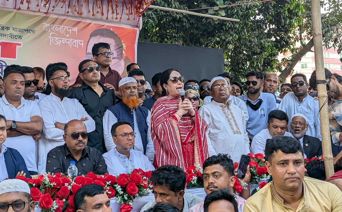 ব্রাহ্মণবাড়িয়ায় বিএনপি আয়োজিত সমাবেশে বিশেষ অতিথির বক্তব্য দেন দলটির আন্তর্জাতিক বিষয়ক সহসম্পাদক রুমিন ফারহানা। আজ সোমবার বিকেলে তোলা ছবি