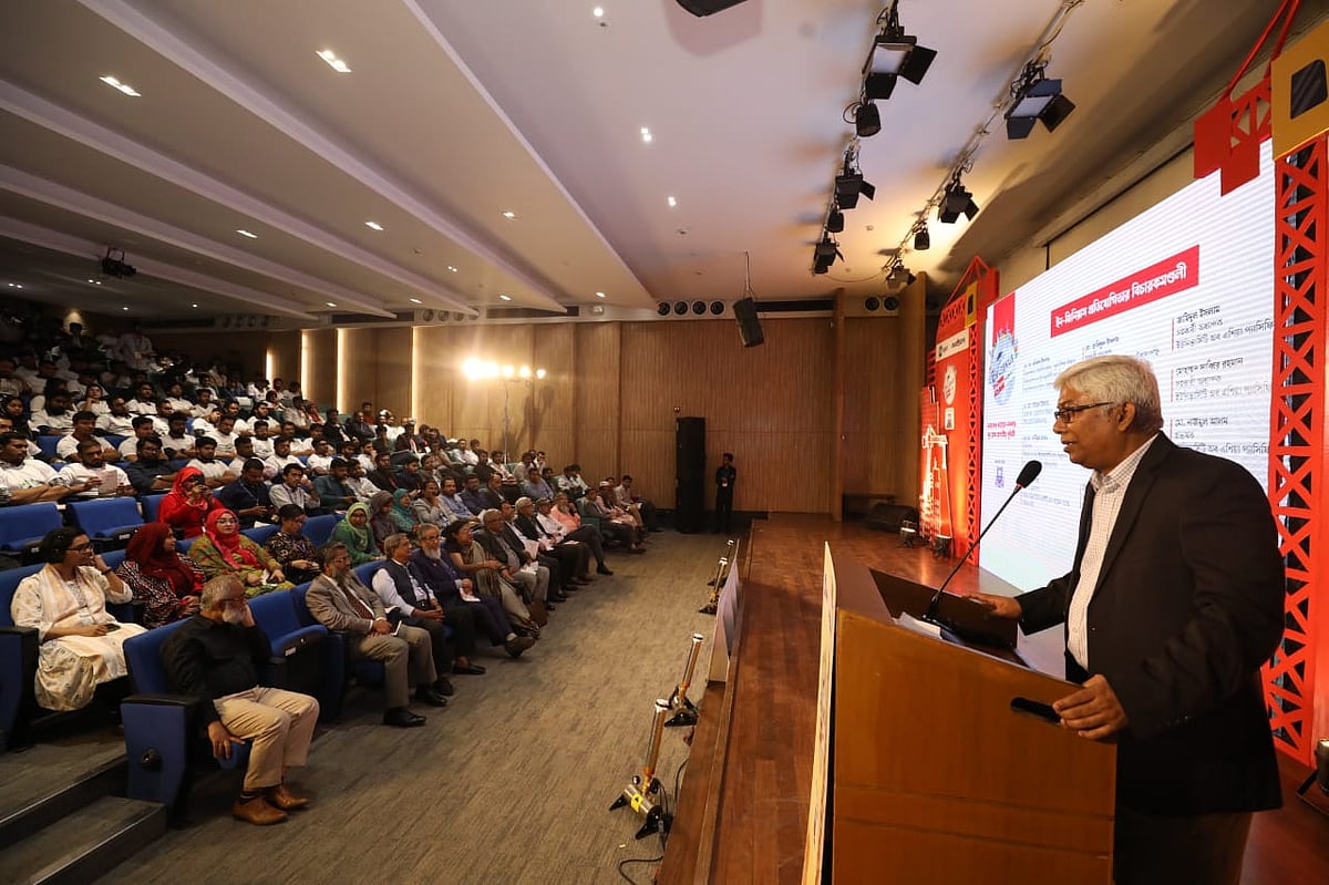 ‘জিপিএইচ ইস্পাত-প্রথম আলো ইন-জিনিয়াস ২০২৪’ প্রতিযোগিতার চূড়ান্ত পর্বের আয়োজন চলছে। ঢাকা, ২৪ ফেব্রুয়ারি