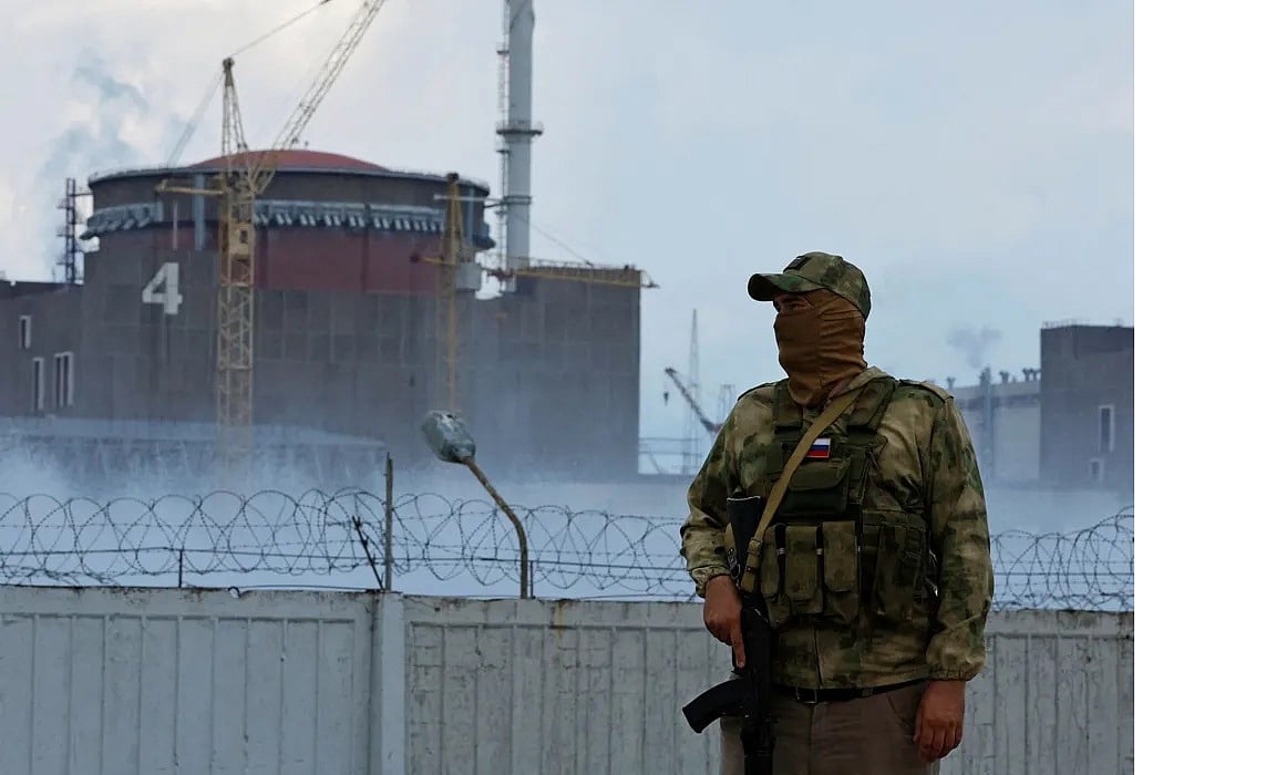 ইউক্রেন যুদ্ধের শুরু থেকেই জাপোরিঝঝিয়া পারমাণবিক বিদ্যুৎকেন্দ্রটি হামলার অন্যতম লক্ষ্যবস্তু হয়ে এসেছে। ২০২২ সালের মার্চে রাশিয়া এটি দখল করে নেয়