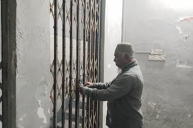 কেয়ারটেকার কাম নাইটগার্ড খলিল আহমদ