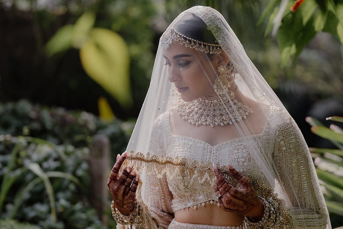 কনের সাজে মেহজাবীন চৌধুরী