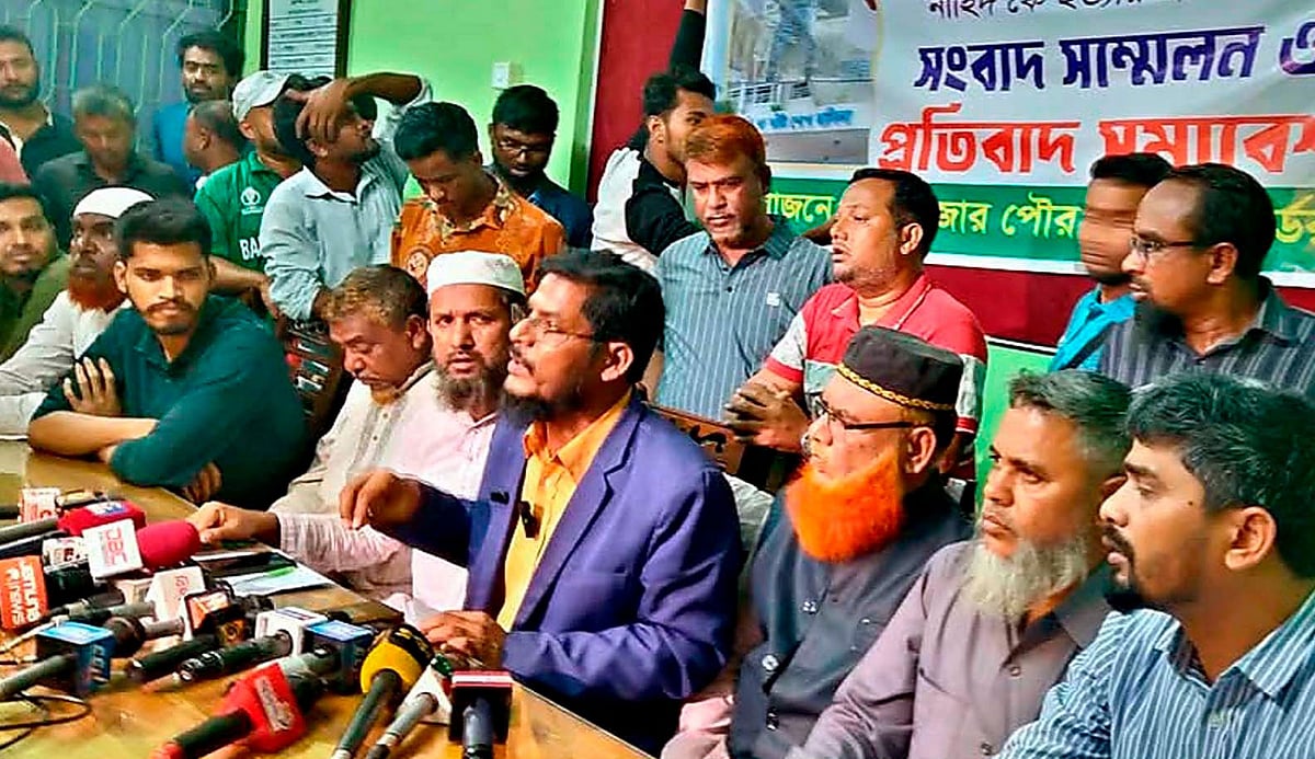 কক্সবাজারে হামলা, সংঘর্ষের ঘটনার বিচার বিভাগীয় তদন্ত দাবি করে সংবাদ সম্মেলন। গতকাল সন্ধ্যায় কক্সবাজার প্রেসক্লাবে