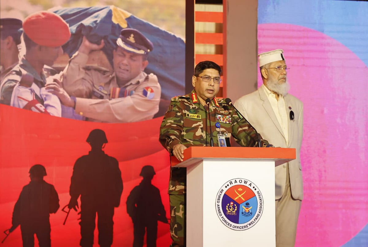 সেনাপ্রধান জেনারেল ওয়াকার-উজ-জামান। রাজধানীর মহাখালীর রাওয়া ক্লাবে, ২৫ ফেব্রুয়ারি