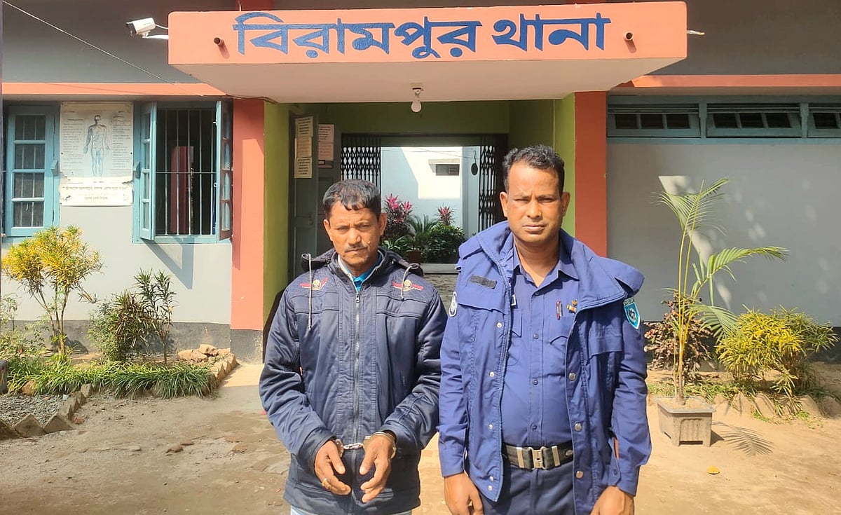 পুলিশের হাতে গ্রেপ্তার শামসুল আলম