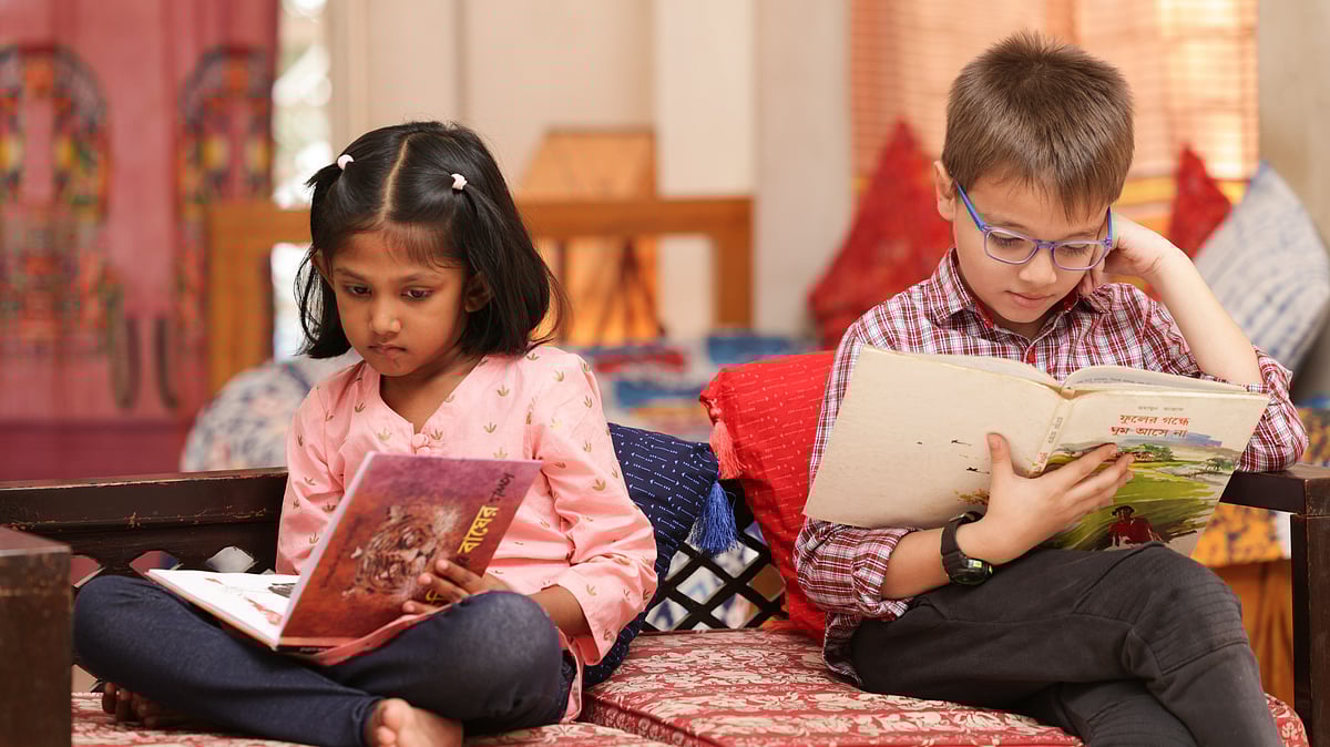 শৈশবে শেখার জন্য মাতৃভাষায় লেখা বই অত্যন্ত গুরুত্বপূর্ণ