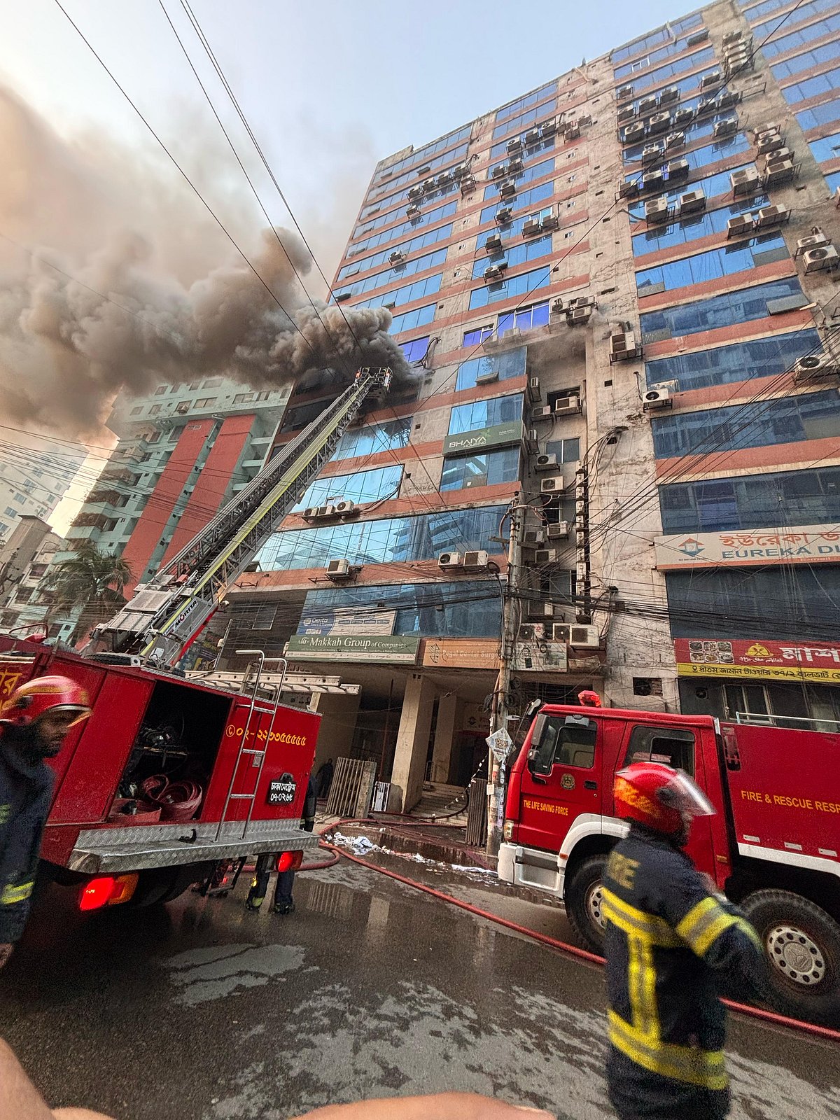 পুরানা পল্টনের জামান টাওয়ারে লাগা আগুন নিয়ন্ত্রণে এনেছে ফায়ার সার্ভিস