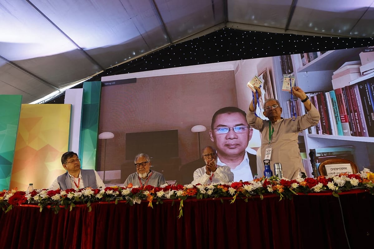 বর্ধিত সভায় ভার্চ্যুয়ালি যুক্ত হয়ে সভাপতিত্ব করছেন বিএনপির ভারপ্রাপ্ত চেয়ারম্যান তারেক রহমান