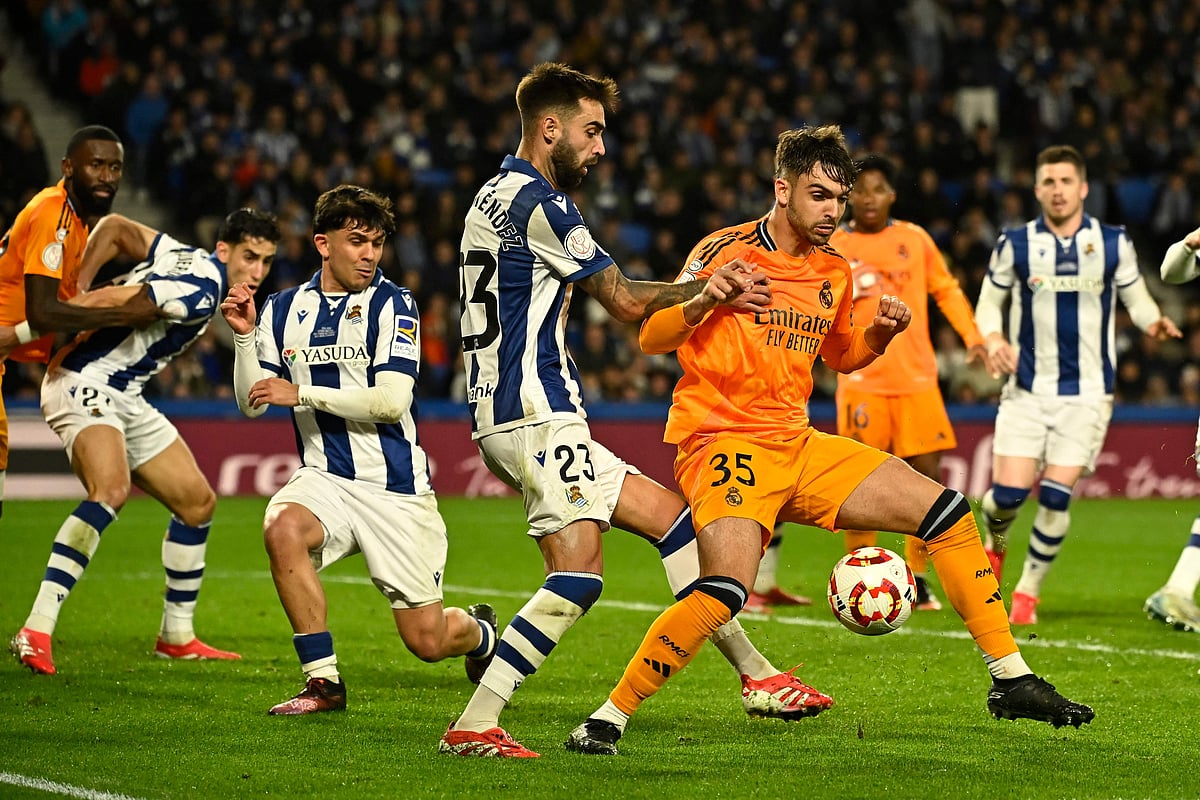 আসেনসিওকে বিরতির সময় তুলে নেন রিয়াল কোচ আনচেলত্তি