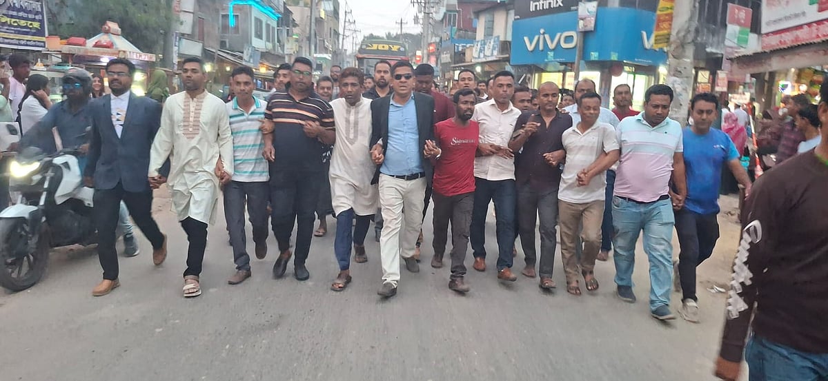 সাতক্ষীরার কলারোয়ায় শেখ হাসিনার গাড়িবহরে হামলার মামলায় বিএনপির নেতা হাবিবুল ইসলামের খালাস পাওয়ার খবরে নেতা–কর্মীদের আনন্দমিছিল