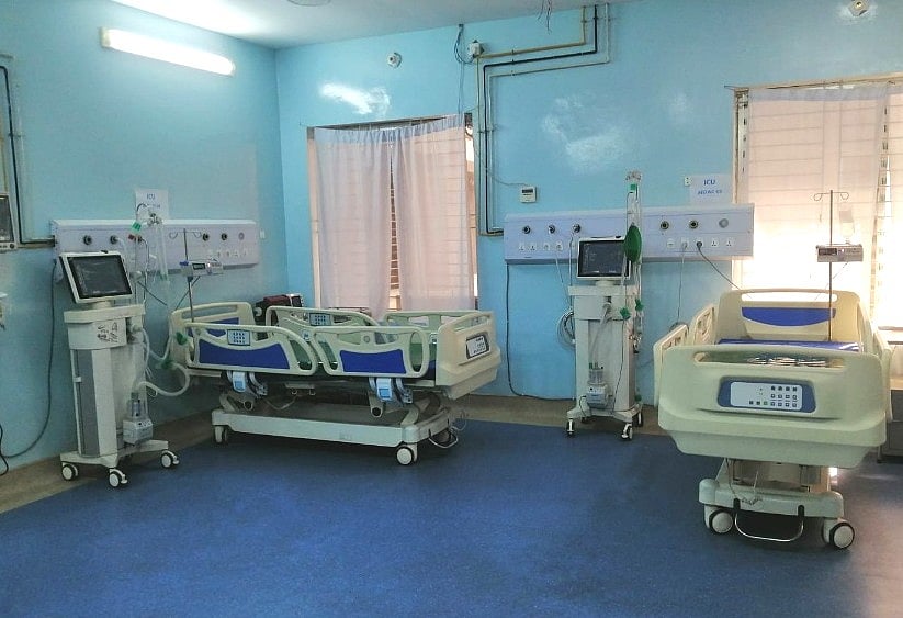 জনবলের অভাবে চার কোটি টাকা মূল্যের চারটি আইসিইউ শয্যা অলস পড়ে আছে। সম্প্রতি সিরাজগঞ্জের শহীদ এম মনসুর আলী মেডিকেল কলেজ হাসপাতালে