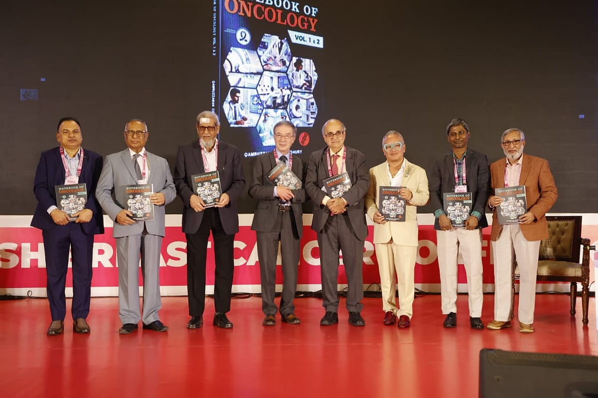 আজ শুক্রবার সকালে রাজধানীর একটি পাঁচতারা হোটেলে আয়োজিত পঞ্চম বাংলাদেশ স্তন ক্যানসার সম্মেলনের উদ্বোধনী অনুষ্ঠানে দেশি-বিদেশি ক্যানসার বিশেষজ্ঞরা অংশ নেন