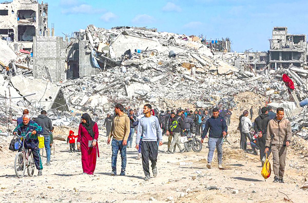 ইসরায়েলি হামলায় ধ্বংসস্তূপ হয়ে যাওয়া গাজা।