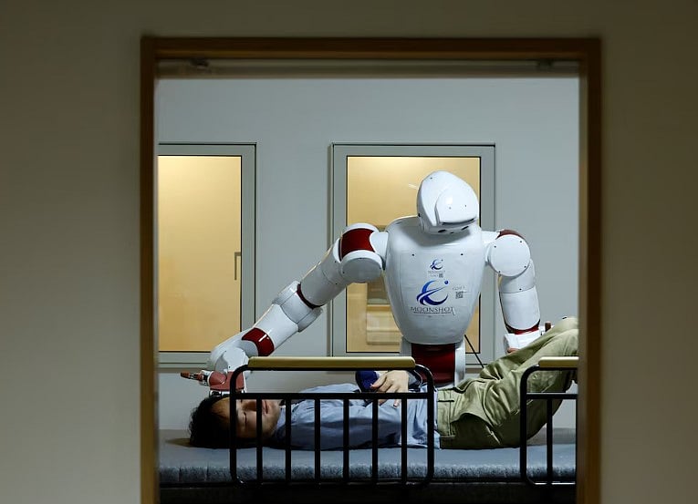 চিকিৎসাকাজে, বয়স্কদের যত্ন নেওয়াসহ মানুষের দৈনন্দিন জীবনের নানা কাজে রোবটটি সহায়ক হবে বলে আশা করা হচ্ছে