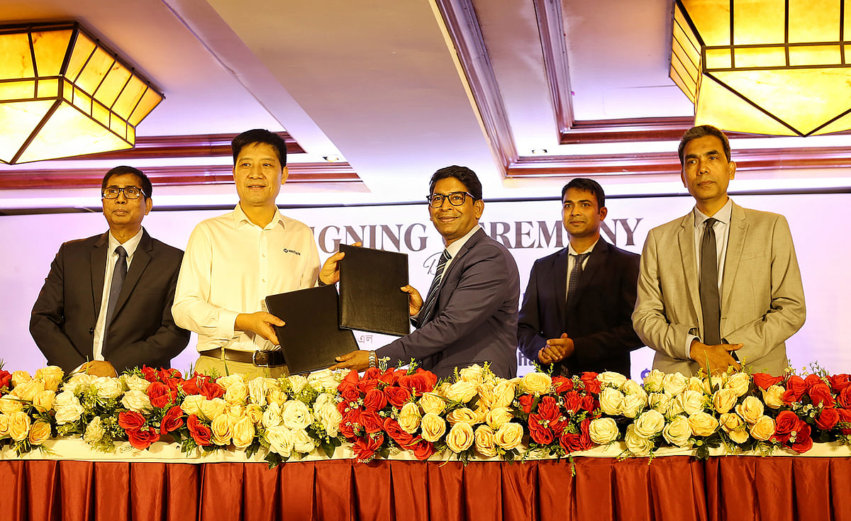 প্লাস্টিক পণ্য উৎপাদনের কারখানার জন্য  যন্ত্রপাতি আমদানি করতে চীনের হাইতিয়ান গ্রুপের সঙ্গে চুক্তি স্বাক্ষর করেছে আরএফএল গ্রুপ। আরএফএল গ্রুপের এমডি  আর এন পাল এবং হাইতিয়ান গ্রুপের ভাইস প্রেসিডেন্ট জিয়াং লিনফা নিজ নিজ প্রতিষ্ঠানের পক্ষে চুক্তিতে সই করেন। আজ রাজধানীর একটি হোটেলে