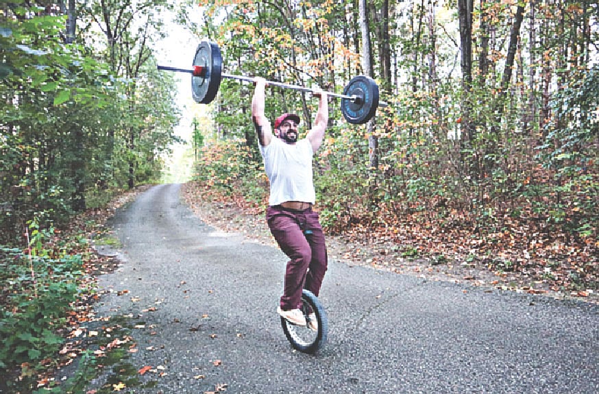 এক চাকার সাইকেলে চেপে ড্যান গ্যালান্টের ভারোত্তোলন