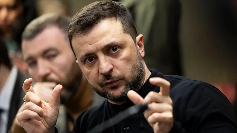 ইউরোপের নিরাপত্তা নিশ্চিত করা এবং রাশিয়া–ইউক্রেন যুদ্ধ বন্ধে আলোচনা করতে ডাকা লন্ডন সম্মেলন শেষে সাংবাদিকদের সঙ্গে কথা বলেন ইউক্রেনের প্রেসিডেন্ট ভলোদিমির জেলেনস্কি