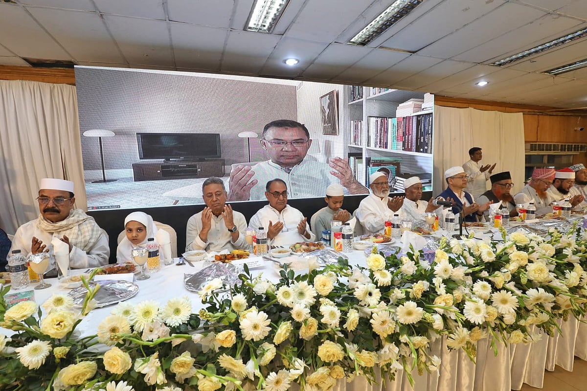 বিএনপি আয়োজিত এক ইফতার অনুষ্ঠানে বক্তব্য দেন মির্জা ফখরুল