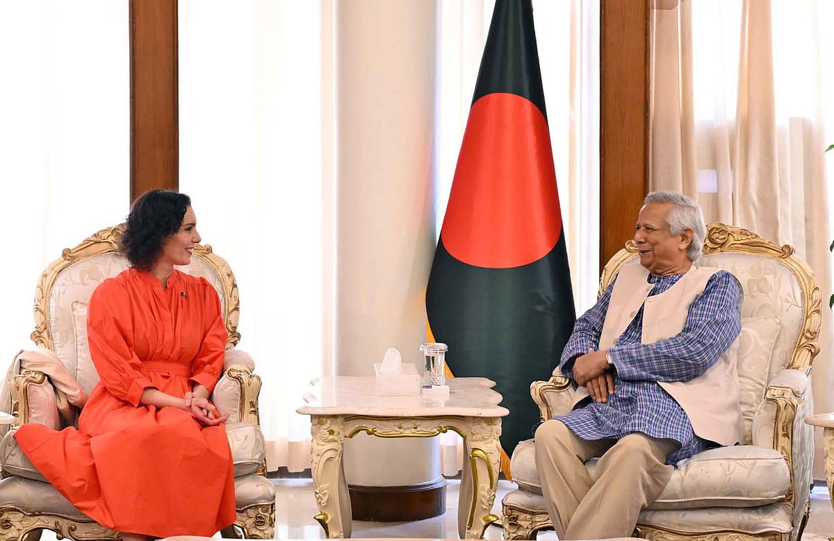 অন্তর্বর্তী সরকারের প্রধান উপদেষ্টা অধ্যাপক মুহাম্মদ ইউনূসের সঙ্গে রাষ্ট্রীয় অতিথি ভবন যমুনায় সাক্ষাৎ করেন ইইউর সমতা, প্রস্তুতি ও দুর্যোগ ব্যবস্থাপনাবিষয়ক কমিশনার আদজা লাবিব। ঢাকা, ৩ মার্চ